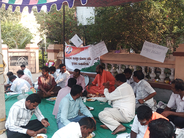 ಗೋ ಮಧಸೂಧನ್ ವಿರುದ್ಧ ಮೂರನೆ ದಿನಕ್ಕೆ ಕಾಲಿಟ್ಟ ದಸಂಸ ಪ್ರತಿಭಟನೆ